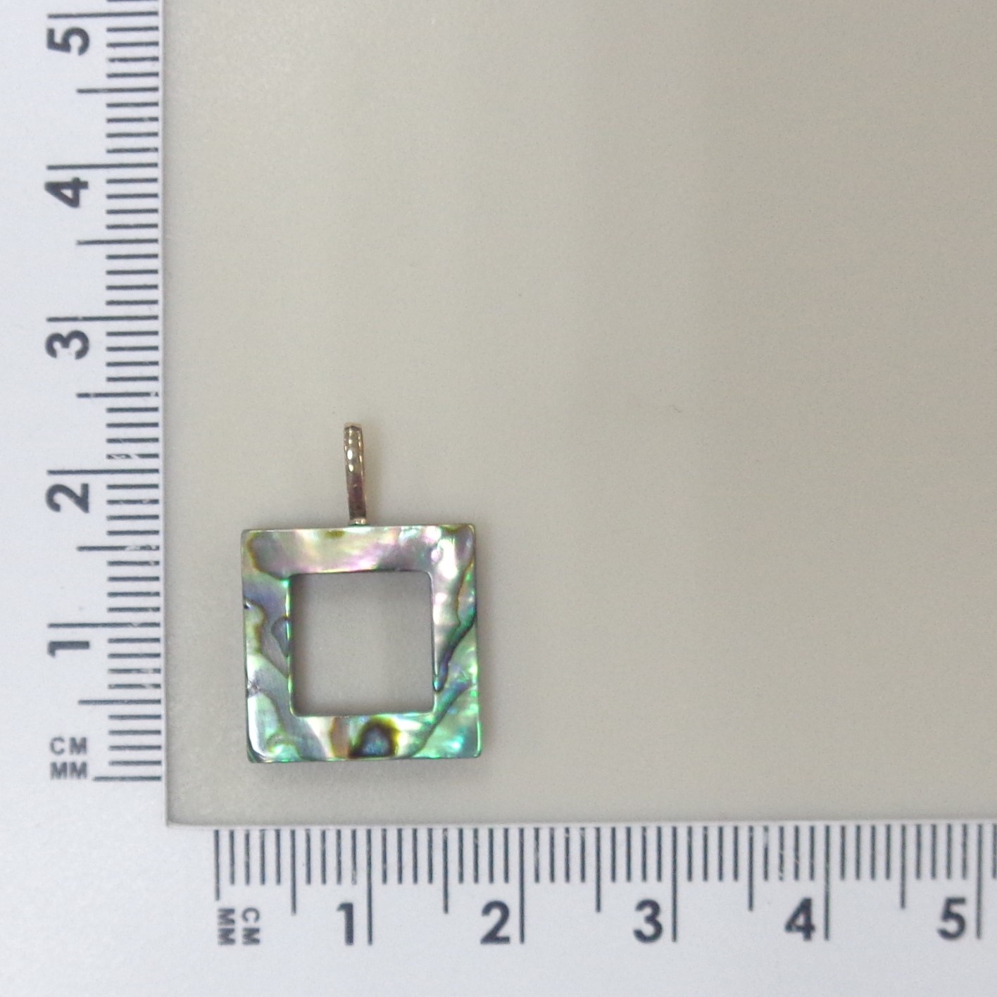 Подвеска из золота с гелиотисом